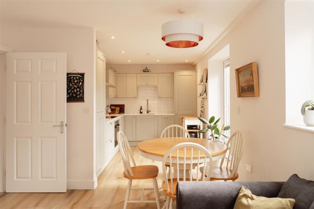 Chalkpit Lane, Dorking 2 bed apartment for sale