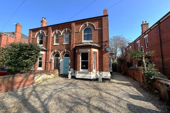 Abbey Park Road, Grimsby... 3 bed semi