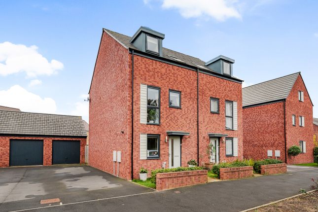 Leechpool Way, Bristol BS37 3 bed semi