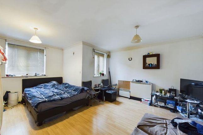 2 bedroom ground floor flat for sale