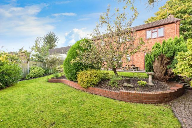 4 bed detached house