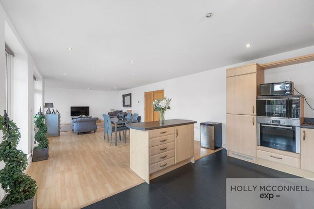 The Boulevard, Greenhithe DA9 2 bed apartment for sale