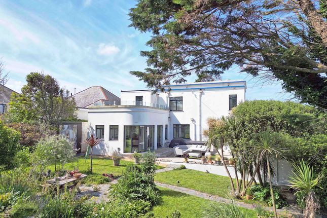 4 bed detached house