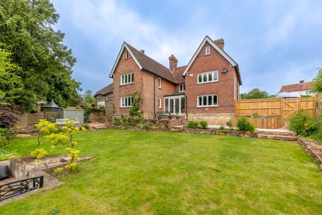 5 bed detached house