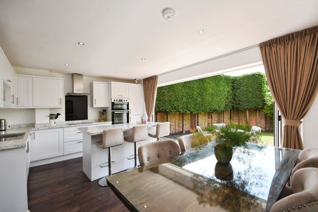 4 bedroom link detached house for sale
