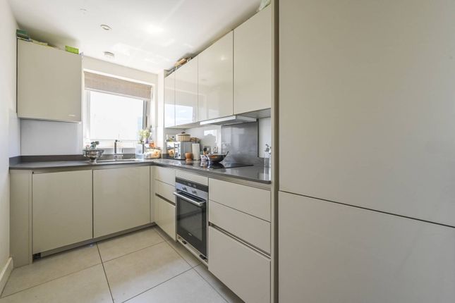 Newport Avenue, E14, Canary Wharf... 2 bed flat for sale