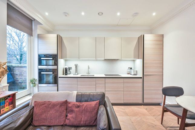 Fitzjohns Avenue, Hampstead, London, NW3 2 bed flat for sale