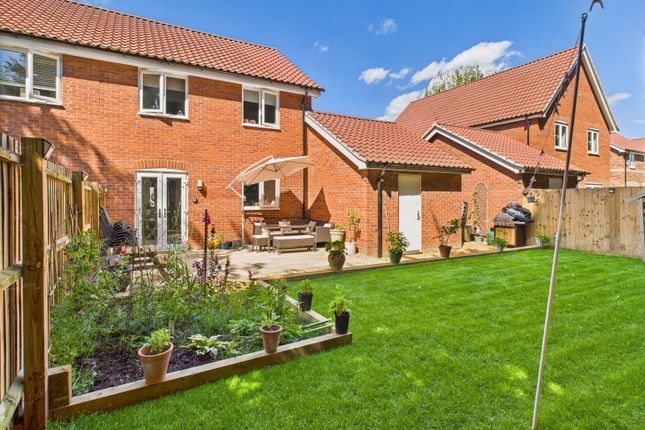 Marriot Drive, Thetford IP25 3 bed semi