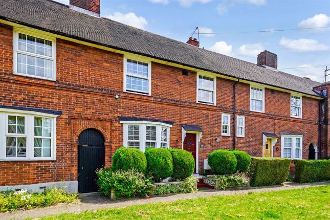The Roundway, London N17 3 bed terraced house for sale