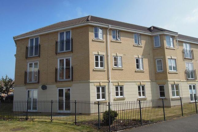 Scholars Walk, Langley, SL3 8LZ 2 bed flat for sale