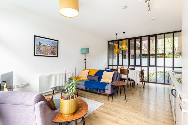 Cabanel Place, London, SE11 2 bed apartment for sale