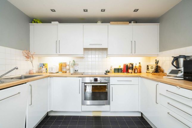 Knighten Street, London E1W 1 bed flat for sale