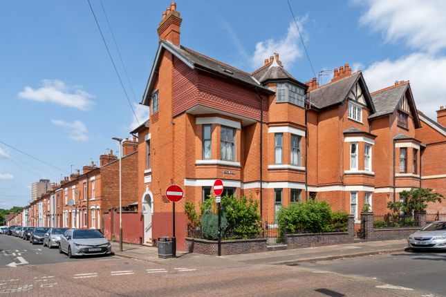 5 bed end terrace house
