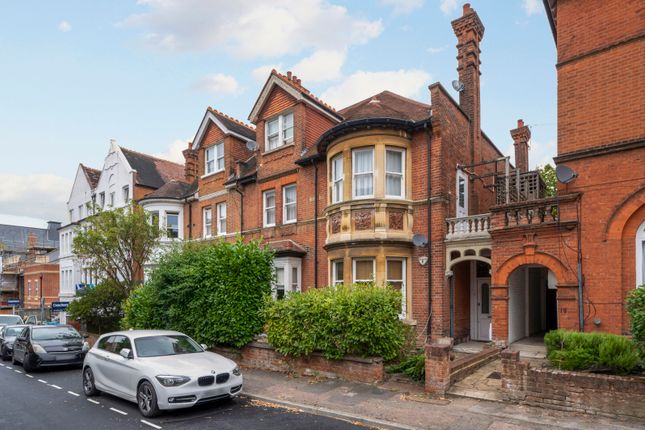 Surbiton Hill Road, Surbiton KT6 2 bed apartment for sale