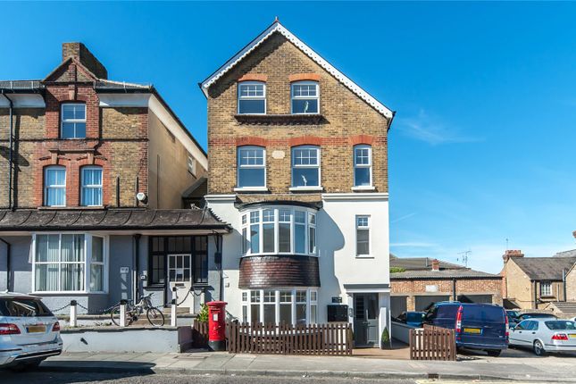 Park Road, Sittingbourne, Kent, ME10 1 bed flat for sale