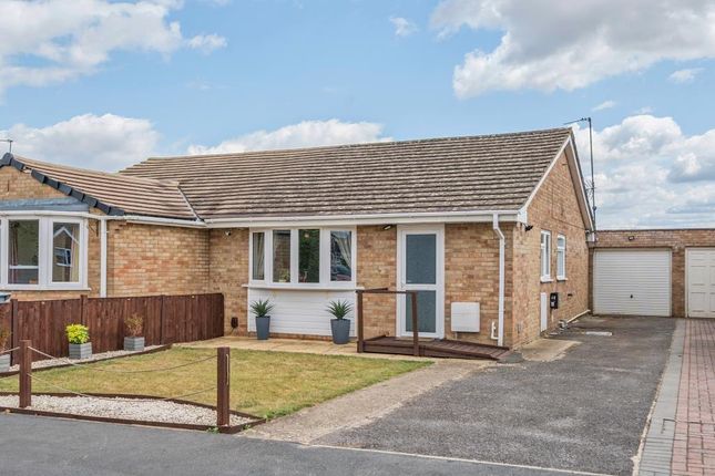 Clarkston Road,  Carterton, ... 2 bed semi