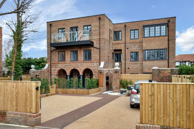 St. Andrews Square, Surbiton 2 bed apartment for sale