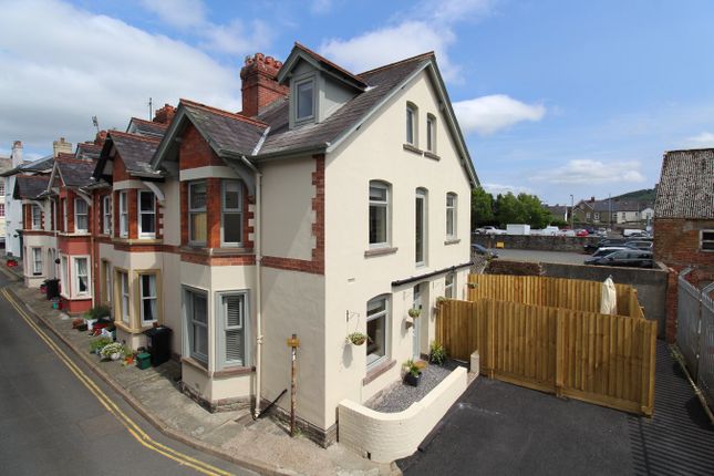 4 bedroom end of terrace house for sale