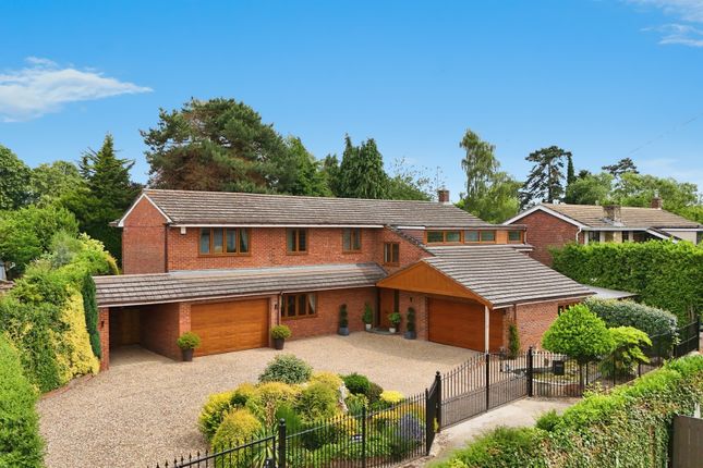 5 bed detached house