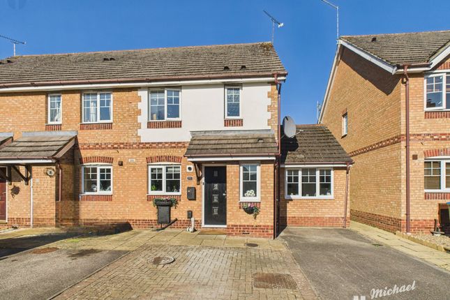 Rivets Close, Aylesbury 3 bed end of terrace house for sale