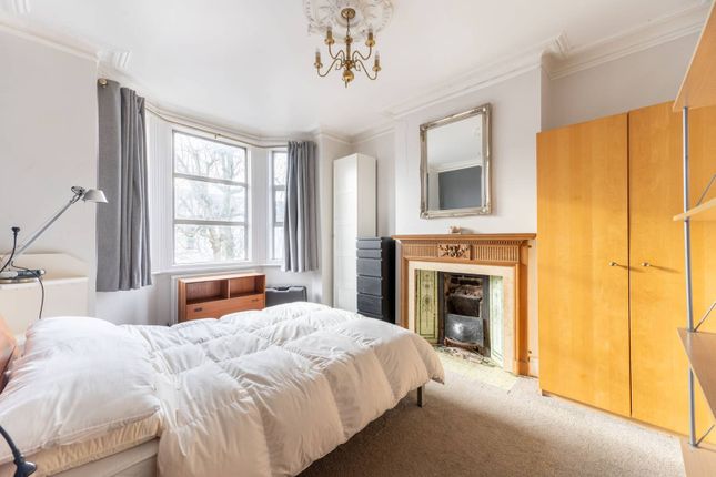 Palermo Road, Kensal Green, London, NW10 3 bed flat for sale