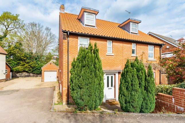 3 bedroom semi-detached house for sale