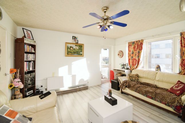 3 bedroom flat for sale