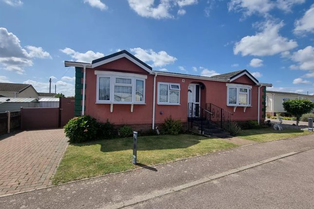 Burgh Castle 2 bed park home for sale