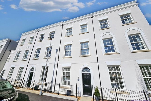 3 bedroom town house for sale