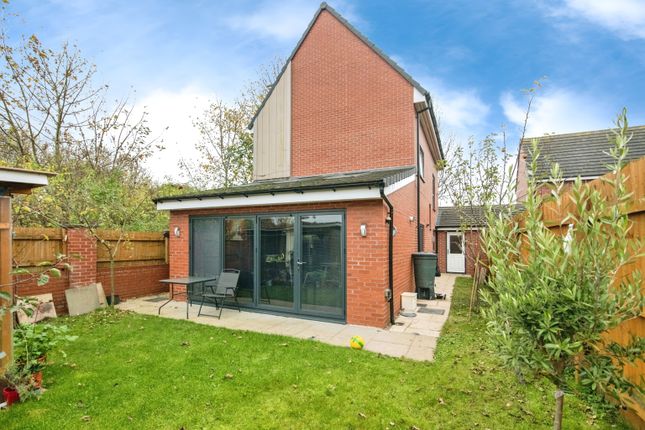 4 bed detached house