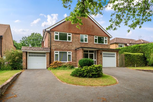 5 bed detached house