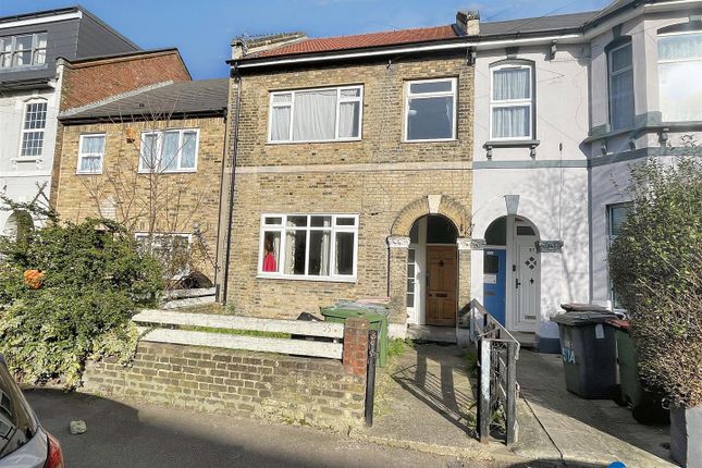 3 bedroom flat for sale
