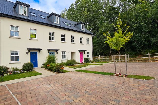 3 bed end terrace house