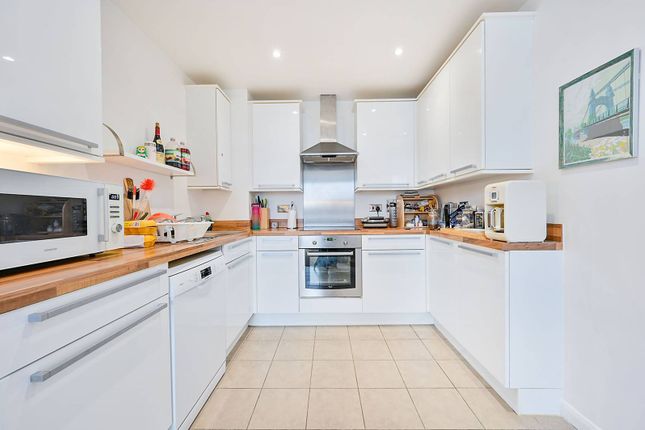 Great West Quarter, Brentford, TW8 2 bed flat for sale