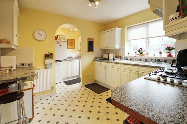 4 bed detached house