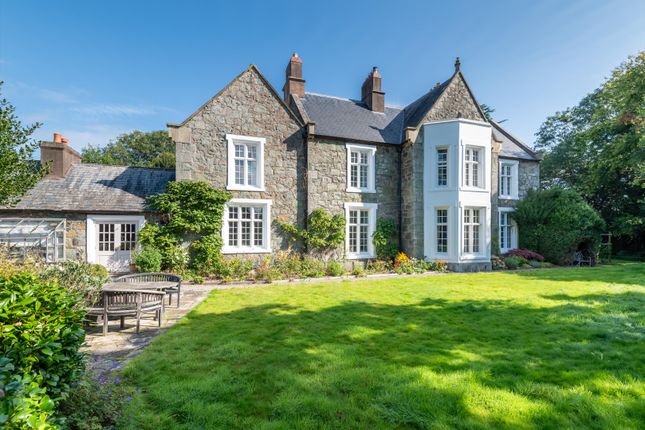 6 bed detached house