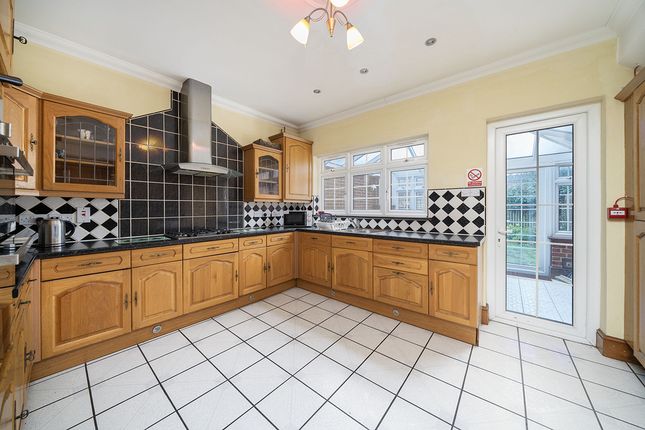 Moxon Street, Barnet, Hertfordshire, EN5 5 bed semi