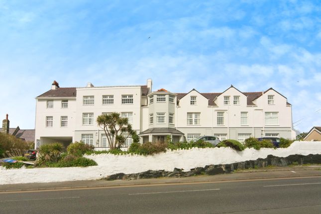 3 bedroom flat for sale