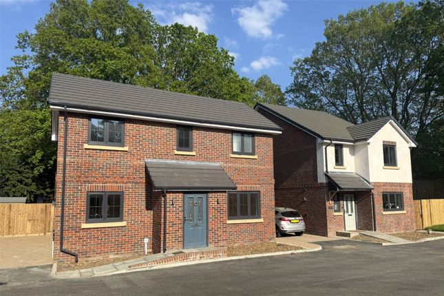 Woodcot Gardens, Cove, Farnborough 3 bed detached house for sale