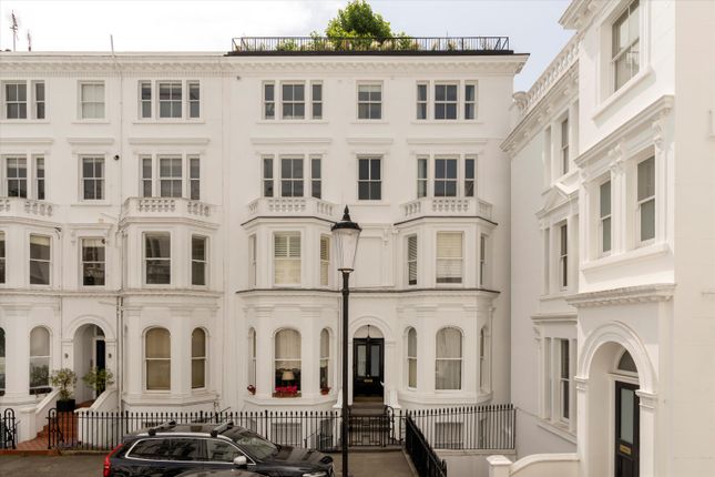 3 bedroom flat for sale