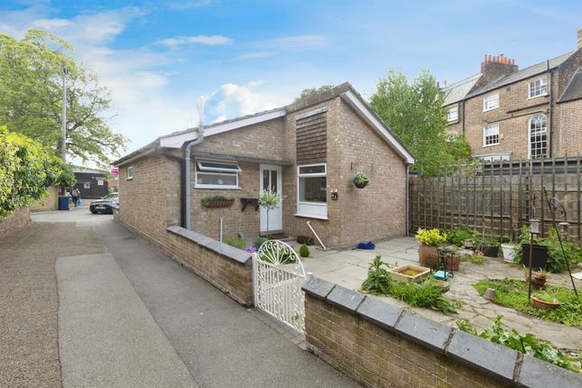 1 bedroom detached bungalow for sale