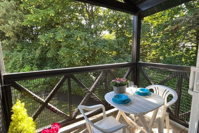 3 bedroom flat for sale