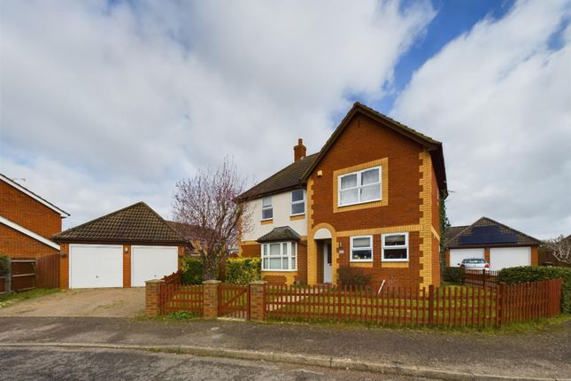 Chaffinch, Aylesbury HP19 4 bed detached house for sale