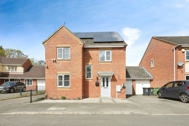 4 bed link detached house