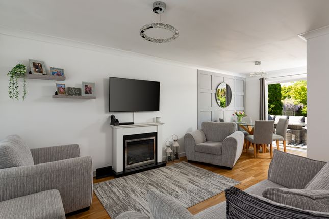 Charlesfield Road, Horley, Surrey, RH6 2 bed house for sale