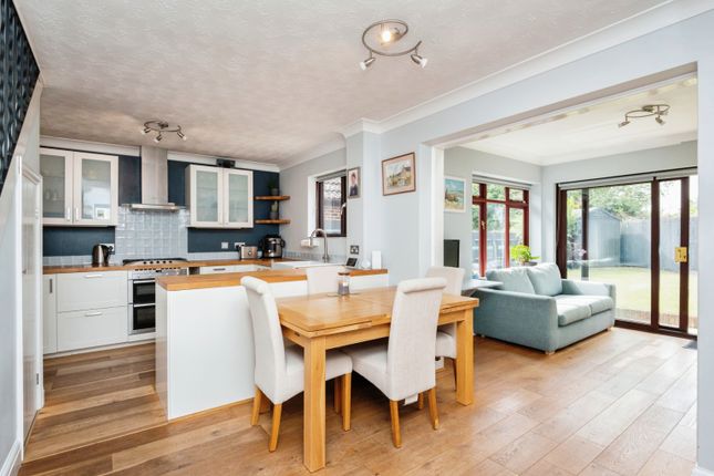 3 bedroom link detached house for sale