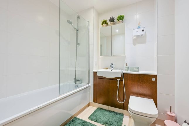 New Century House, E16, Royal Docks... 1 bed flat for sale