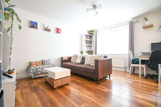 Peplow Close, Yiewsley, West Drayton... 2 bed apartment for sale