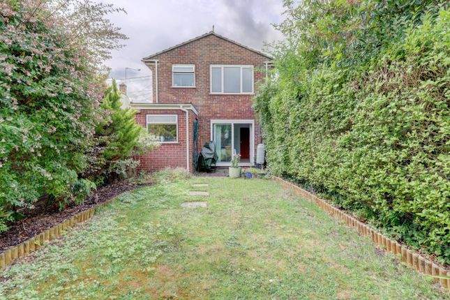 Poppy Road, Buckinghamshire HP27 3 bed detached house for sale