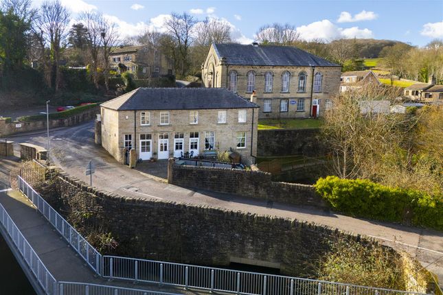 Parkwood Road, Huddersfield HD3 4 bed detached house for sale